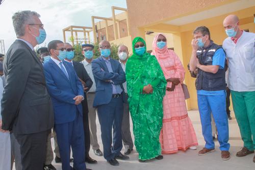 Photo de Le ministre de la Santé visite deux unités de prise en charge de malades du coronavirus