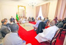 Photo de Le Président de la République rencontre les représentants de la colonie mauritanienne en France