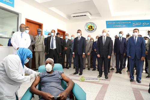 Photo de Le Président de la République supervise le lancement de l’opération de vaccination anti-covid-19
