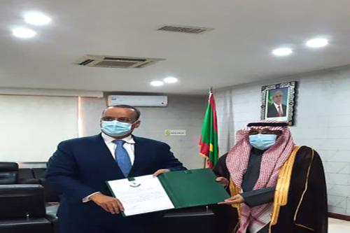 Photo de Le ministre des Affaires étrangères reçoit les copies figurées des lettres de créance du nouvel ambassadeur d’Arabie Saoudite