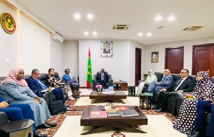 Photo de Le ministre des Affaires étrangère reçoit une  délégation de la Cour africaine des Droits de l’Homme et des Peuples