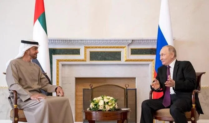 Photo de Le président des EAU insiste sur le dialogue lors de sa rencontre avec Poutine